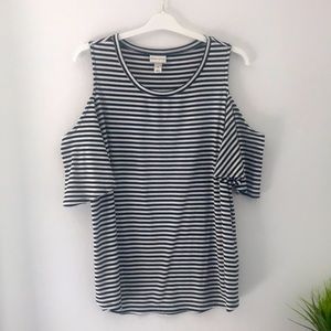 AVA & VIV cold shoulder top